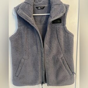 The North Face women’s fleece Campshire Sherpa Vest. SIZE LARGE.